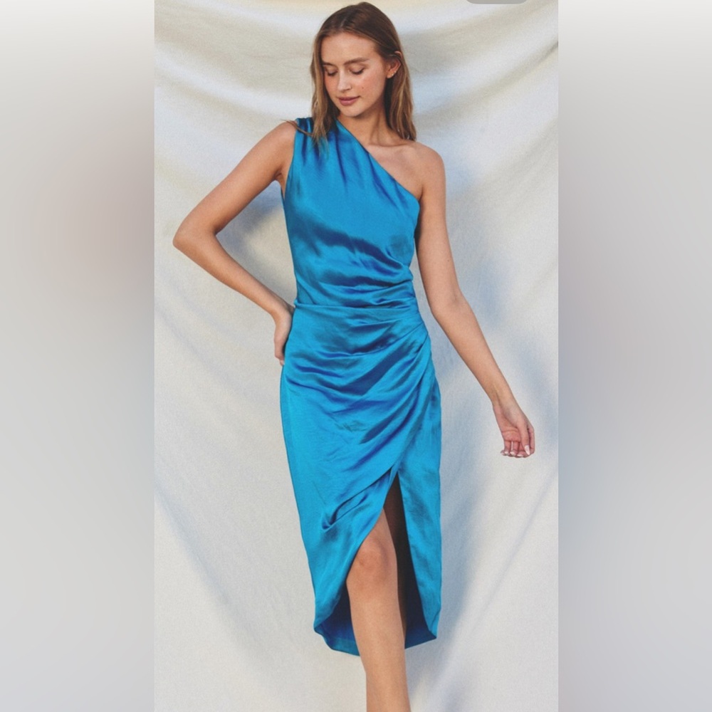 New beautiful dress, size medium. New with tags.